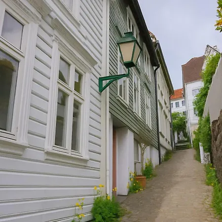 Retreat - Steps From Bryggen - Norwegians Minimum Age 25 Appartement
